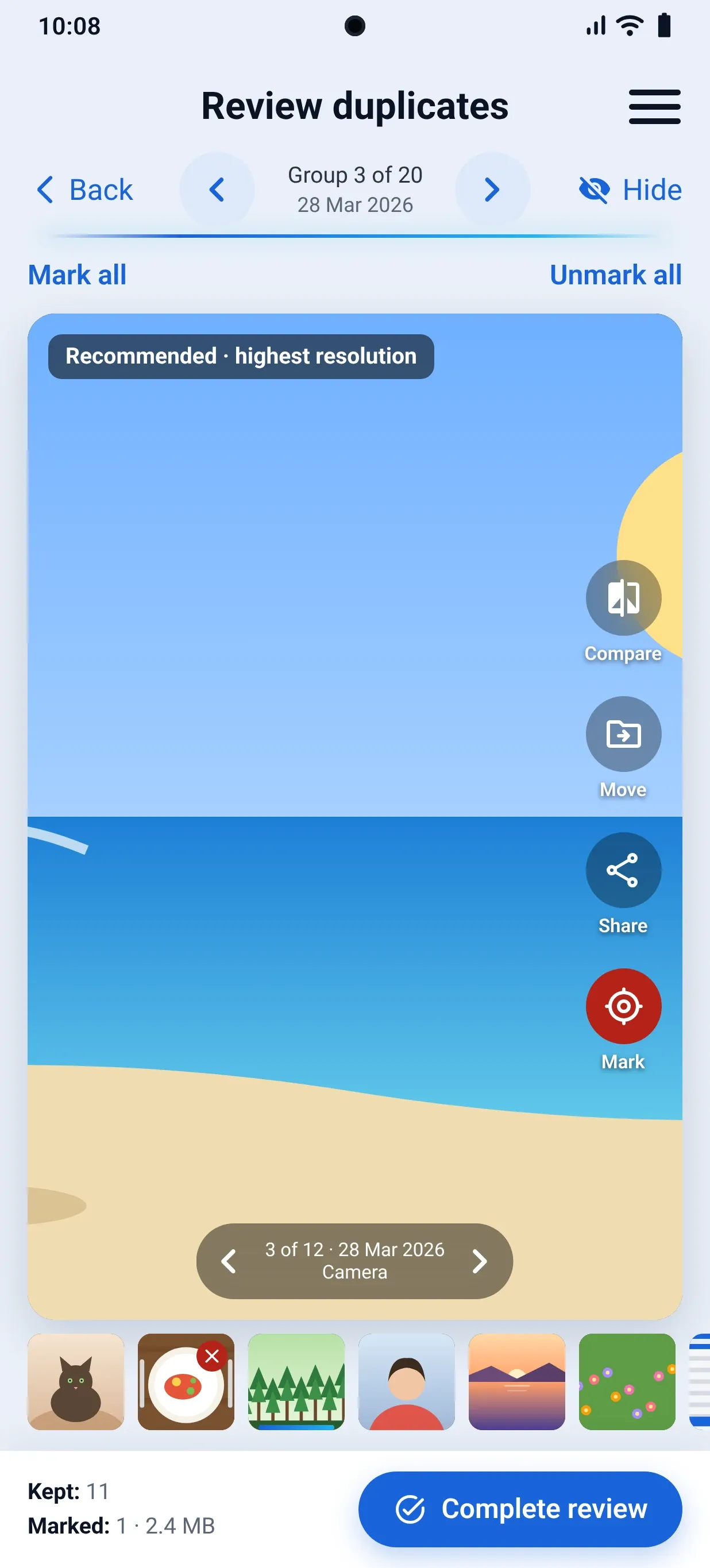 A group of duplicates, one photo at a time, with the Compare, Move, Share and Mark buttons
